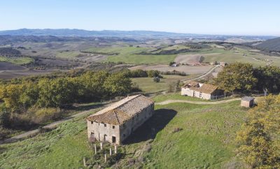 C-203: Farmhouse with outbuilding to renovate completely in Volterra countryside